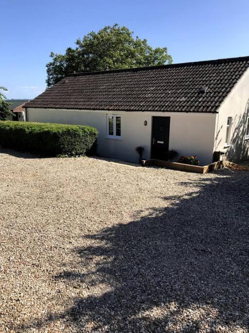 Lovely Two Bedroom Bungalow With Hot Tub Yeovil Exteriör bild