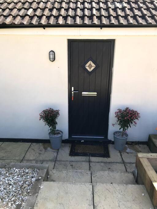 Lovely Two Bedroom Bungalow With Hot Tub Yeovil Exteriör bild